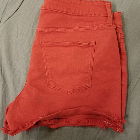 Universal Thread red cutoff jean shorts sz 12 / 31 some stretch - Picture 5 of 8